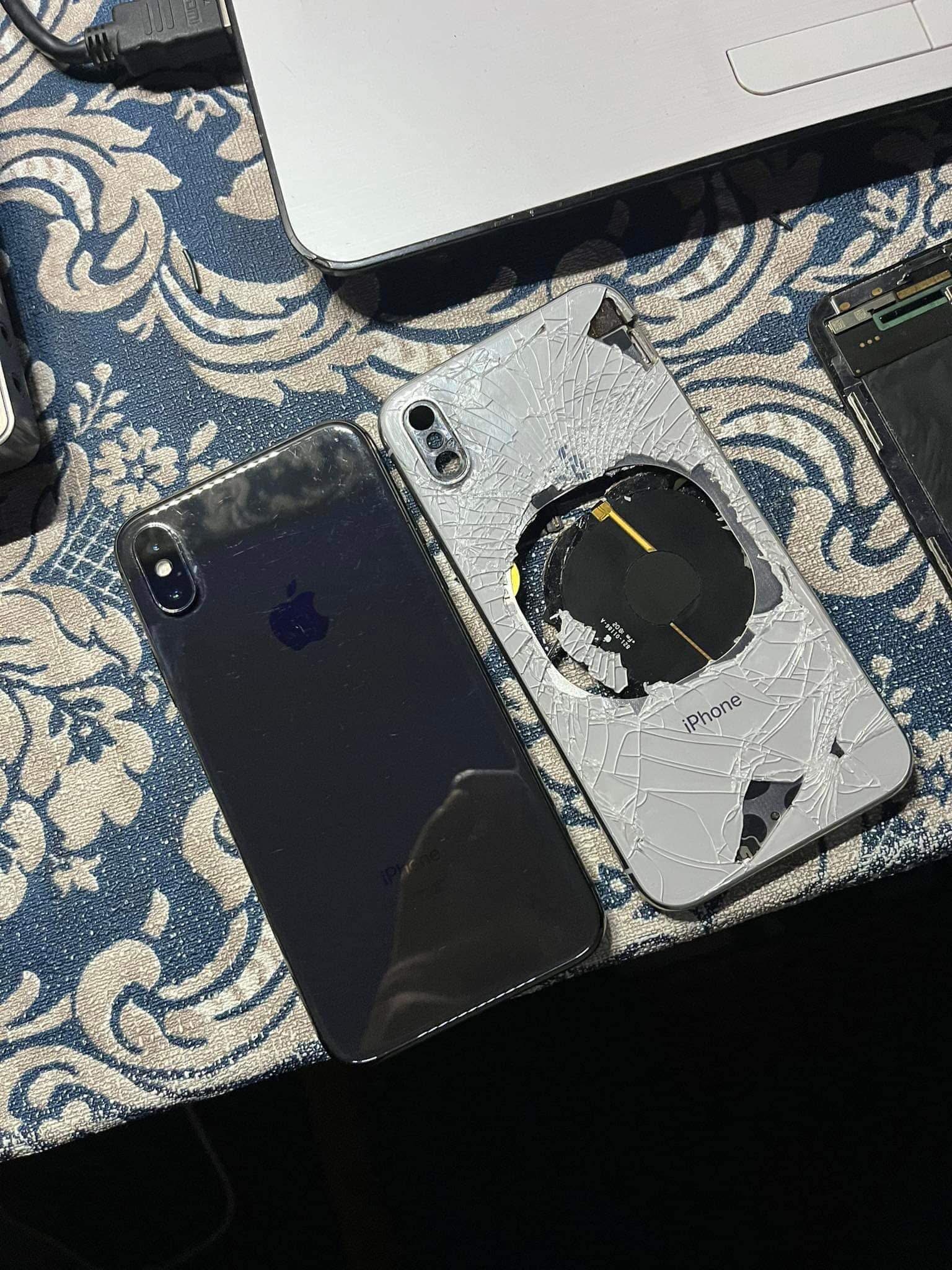 iPhone mit beschädigtem Display